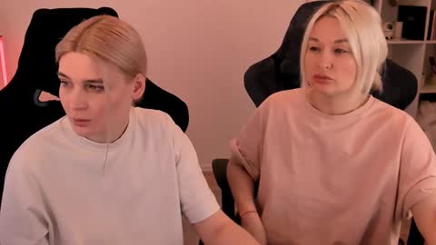 Nessie and Jessie online show from 03.08.25