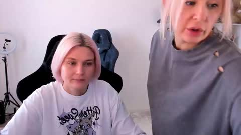 Nessie and Jessie online show from 10.19.25