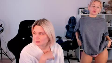 Nessie and Jessie online show from 12.22.25