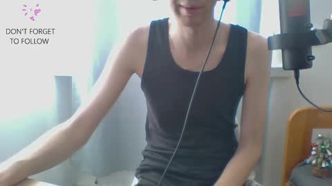 Snapshot of houdenni chatting on 02.03.25 twinkie online show from 02.03.25