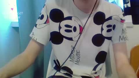 Snapshot of houdenni chatting on 03.01.25 twinkie online show from 03.01.25