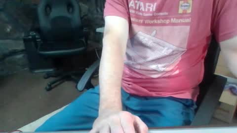 Snapshot of houstonbored chatting on 11.17.25 houstonbored online show from 11.17.25