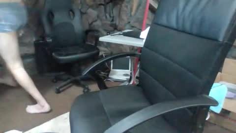 Snapshot of houstonbored chatting on 11.24.25 houstonbored online show from 11.24.25