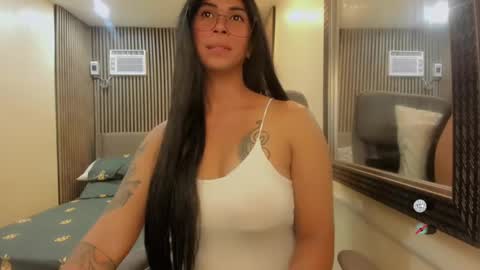 Snapshot of hugecockgoddessxxx chatting on 01.05.25 Queen karen grey online show from 01.05.25