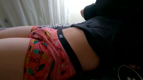 Snapshot of hugecumshots1 chatting on 11.17.25 HugeCumshots online show from 11.17.25