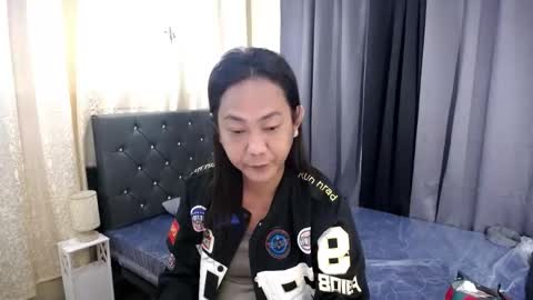 hugejuicyhotdog online show from 12.17.25