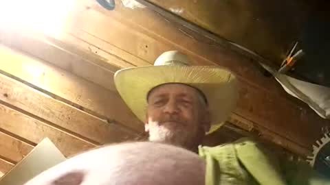 Snapshot of hung34u chatting on 10.15.25 hung34u online show from 10.15.25