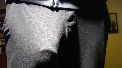 Big uncut cock dripping online show from 01.08.25