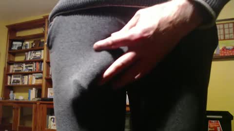 Big uncut cock dripping online show from 09.10.25