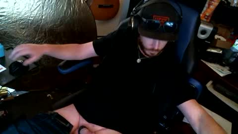 Snapshot of hungginger4u chatting on 01.04.25 HungGinger4U online show from 01.04.25