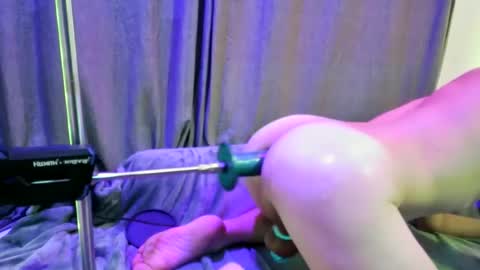 Snapshot of hunggreedybtm chatting on 09.24.25 Greedybttm online show from 09.24.25