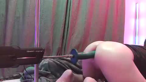 Snapshot of hunggreedybtm chatting on 12.16.25 Greedybttm online show from 12.16.25