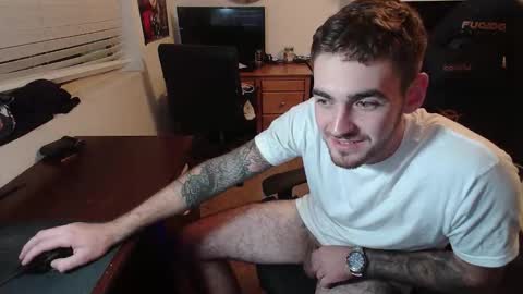 Snapshot of hungmtnman2256 chatting on 12.04.25 hungmtnman2256 online show from 12.04.25