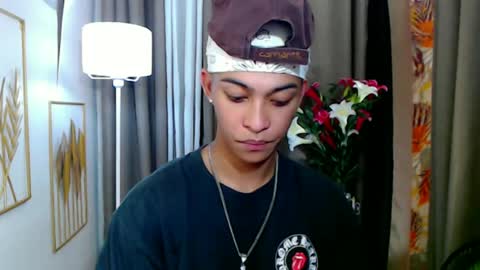 Snapshot of hunk_edward chatting on 06.16.26 hunk_edward online show from 06.16.26