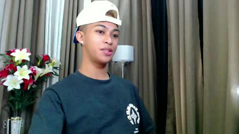 Snapshot of hunk_edward chatting on 06.23.26 hunk_edward online show from 06.23.26
