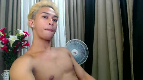 Snapshot of hunk_edward chatting on 06.28.26 hunk_edward online show from 06.28.26