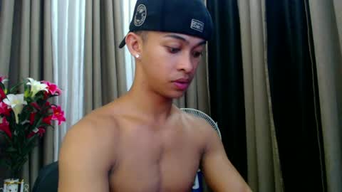 Snapshot of hunk_edward chatting on 06.30.26 hunk_edward online show from 06.30.26