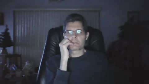 hunkmasclefad458 online show from 12.16.24