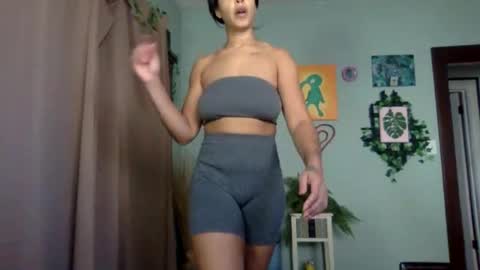 Snapshot of hunyybunz chatting on 01.28.25 Goddess Hunyy online show from 01.28.25