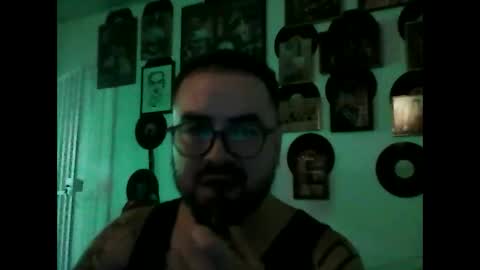 Snapshot of hurtadodirector chatting on 04.30.26 hurtadodirector online show from 04.30.26