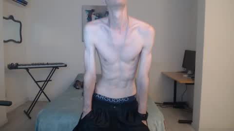 Snapshot of hybnotik chatting on 02.28.25 hybnotik online show from 02.28.25