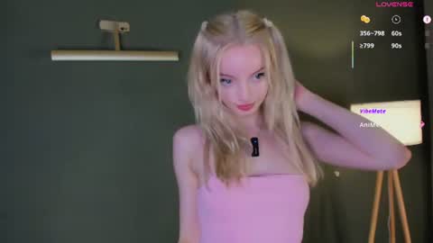 Snapshot of hypno_eyes_babe chatting on 06.15.26 Kate online show from 06.15.26