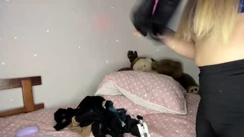 Hyun Joo online show from 02.06.26