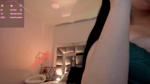 Snapshot of i_akane chatting on 10.22.25 Akane online show from 10.22.25