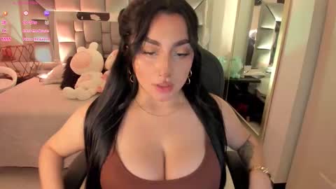 Snapshot of i_akane chatting on 10.25.25 Akane online show from 10.25.25