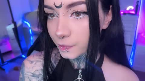 Snapshot of i_died_again chatting on 10.23.25 Asya online show from 10.23.25