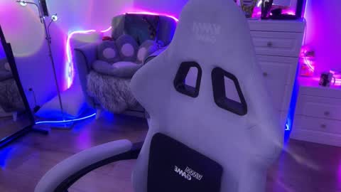 Snapshot of i_died_again chatting on 11.18.25 Asya online show from 11.18.25