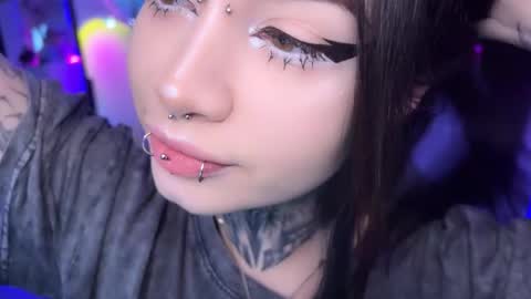 Snapshot of i_died_again chatting on 12.19.25 Asya online show from 12.19.25