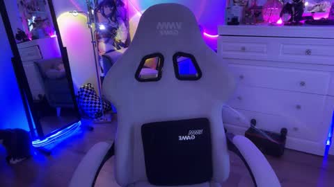 Snapshot of i_died_again chatting on 12.20.25 Asya online show from 12.20.25