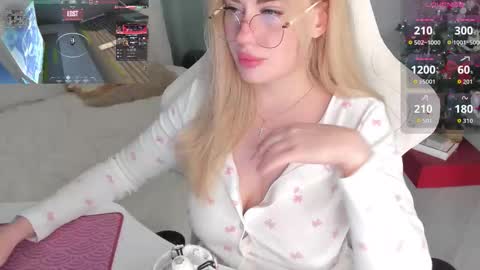 HiI am  EvaPVT is open  online show from 01.10.26