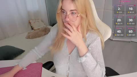 HiI am  EvaPVT is open  online show from 04.13.26