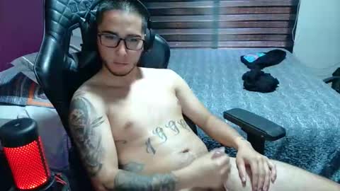 Snapshot of iam_beac chatting on 11.30.25 Benja online show from 11.30.25