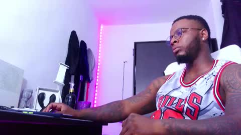 Mr H Independent model online show from 09.12.25