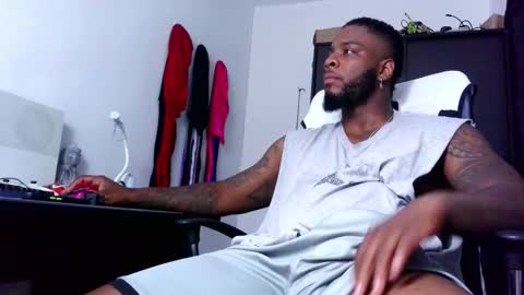 Mr H Independent model online show from 11.26.25