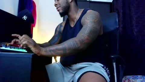 Snapshot of iam_hotbbc chatting on 03.30.26 Mr H Independent model online show from 03.30.26