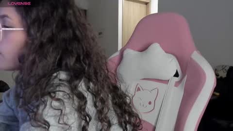 Snapshot of iam_nikki chatting on 02.20.25 On instagram Imm NikkiHelp me reach 100 likes online show from 02.20.25