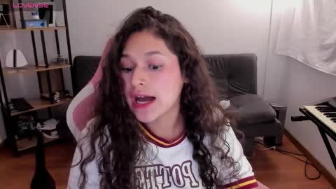 Snapshot of iam_nikki chatting on 11.08.25 On instagram Imm NikkiHelp me reach 100 likes online show from 11.08.25