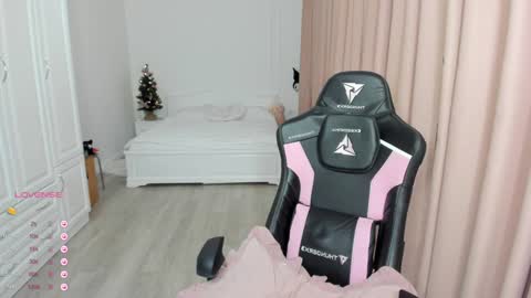 Snapshot of iamcassidy chatting on 12.24.24 Cassie STREAMS HERE EVERYDAY online show from 12.24.24