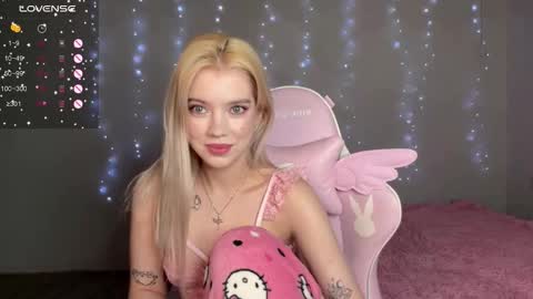Cassie  STREAMS HERE EVERYDAY online show from 02.09.26