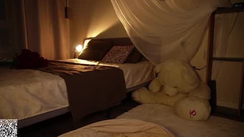 Snapshot of iamclaire_ chatting on 12.22.25 Claire online show from 12.22.25