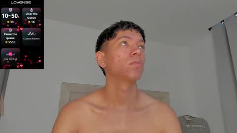 Snapshot of iamjulian_ chatting on 04.24.26 Juliiiiian online show from 04.24.26
