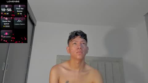 Snapshot of iamjulian_ chatting on 04.28.26 Juliiiiian online show from 04.28.26