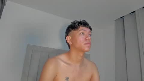 Snapshot of iamjulian_ chatting on 04.29.26 Juliiiiian online show from 04.29.26