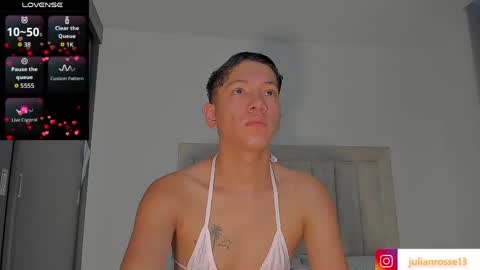Snapshot of iamjulian_ chatting on 05.06.26 Juliiiiian online show from 05.06.26