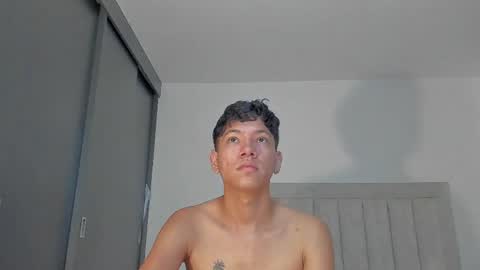 Snapshot of iamjulian_ chatting on 05.07.26 Juliiiiian online show from 05.07.26