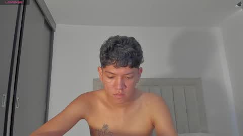 Snapshot of iamjulian_ chatting on 05.08.26 Juliiiiian online show from 05.08.26